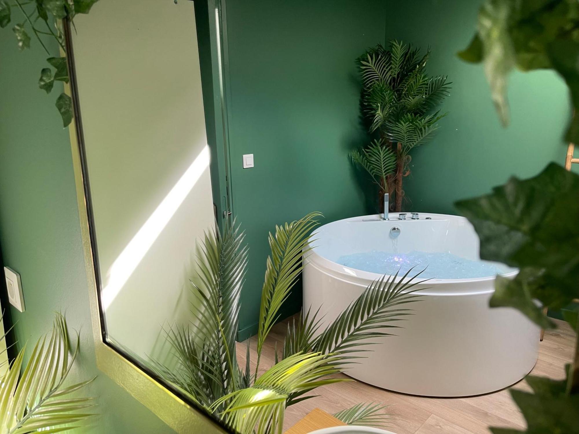 Evasion Exotique - Suite Selva - Jaccuzzi Privatif 阿棉 外观 照片